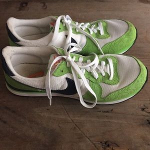 Retro Nike Sneakers Swoosh
